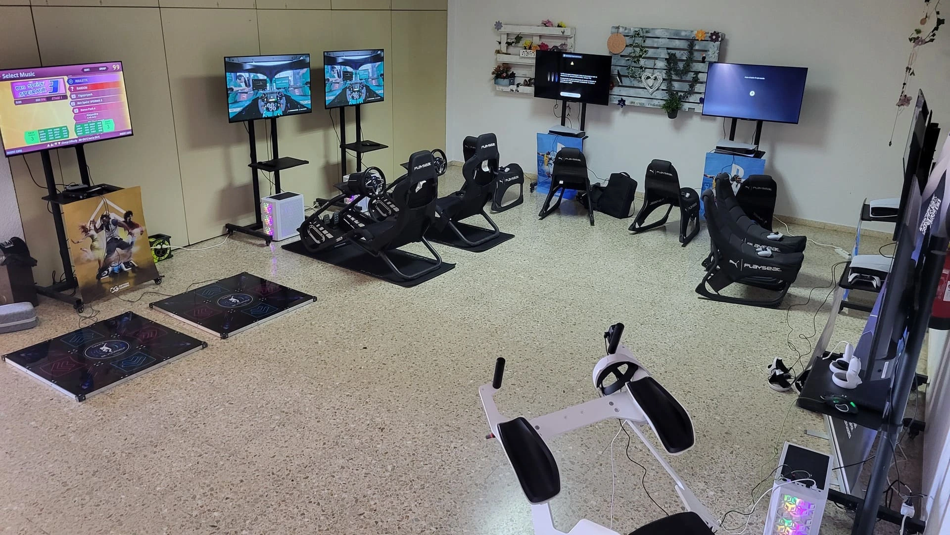 Marquesina urbana con carteles de eventos gaming y deportivos con realidad virtual de Oxygen Gaming