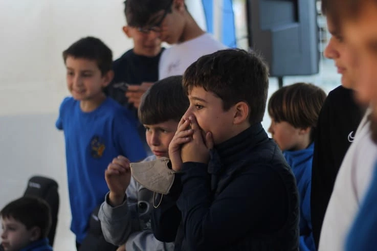 Niños sorprendidos en evento deportivo organizado por Oxygen Eventos